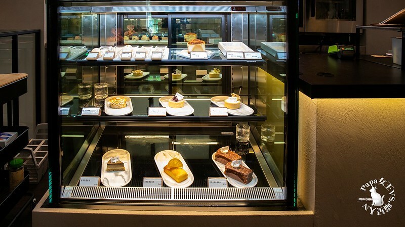 台中西屯｜咖啡  MEOW CAFE 喵屋專業咖啡 顏質兼具網美系貓咪咖啡館  貓控必訪!