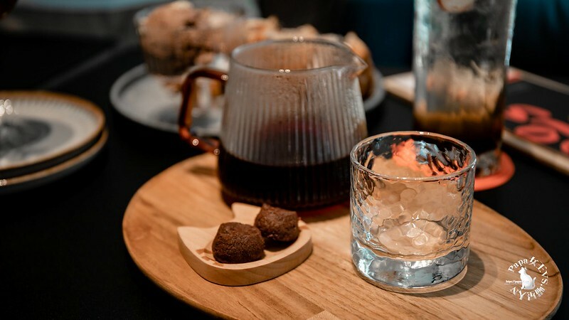 台中西屯｜咖啡  MEOW CAFE 喵屋專業咖啡 顏質兼具網美系貓咪咖啡館  貓控必訪!