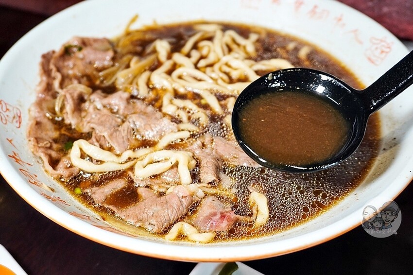 金門縣金城鎮金門必吃|良金牧場-和牛、酒糟牛一碗牛肉麵通通吃得到,熱湯現沖軟嫩好滋味,套餐還有霜淇淋爽爽吃