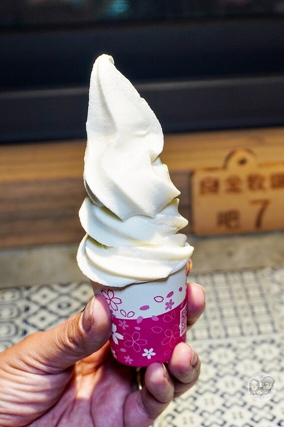 金門縣金城鎮金門必吃|良金牧場-和牛、酒糟牛一碗牛肉麵通通吃得到,熱湯現沖軟嫩好滋味,套餐還有霜淇淋爽爽吃