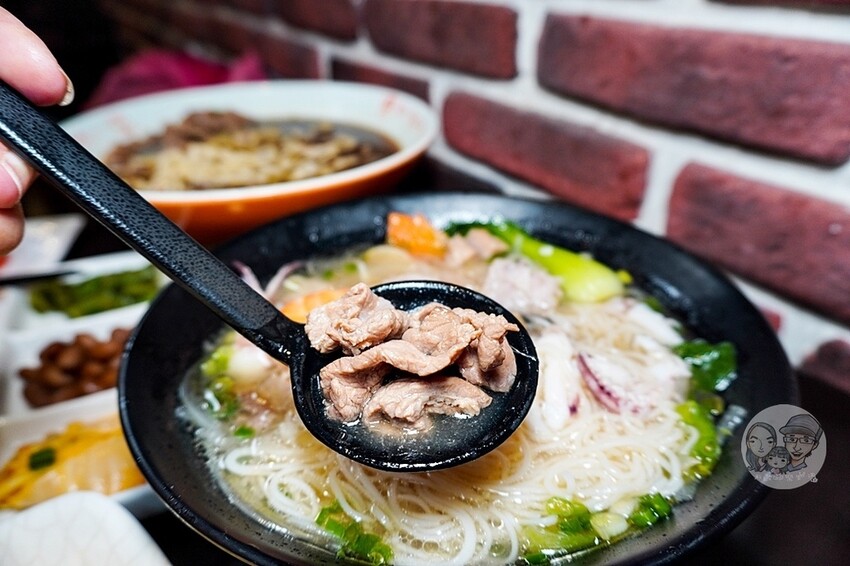 金門縣金城鎮金門必吃|良金牧場-和牛、酒糟牛一碗牛肉麵通通吃得到,熱湯現沖軟嫩好滋味,套餐還有霜淇淋爽爽吃