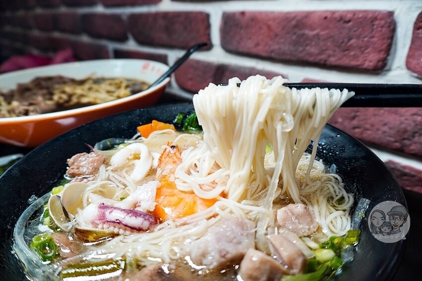 金門縣金城鎮金門必吃|良金牧場-和牛、酒糟牛一碗牛肉麵通通吃得到,熱湯現沖軟嫩好滋味,套餐還有霜淇淋爽爽吃