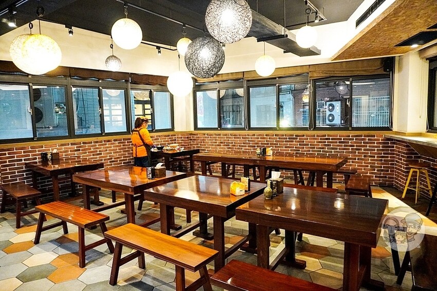 金門縣金城鎮金門必吃|良金牧場-和牛、酒糟牛一碗牛肉麵通通吃得到,熱湯現沖軟嫩好滋味,套餐還有霜淇淋爽爽吃