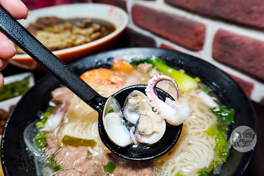 金門縣金城鎮金門必吃|良金牧場-和牛、酒糟牛一碗牛肉麵通通吃得到,熱湯現沖軟嫩好滋味,套餐還有霜淇淋爽爽吃