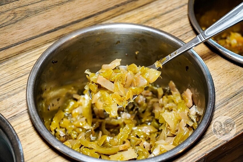 金門縣金城鎮金門必吃|良金牧場-和牛、酒糟牛一碗牛肉麵通通吃得到,熱湯現沖軟嫩好滋味,套餐還有霜淇淋爽爽吃