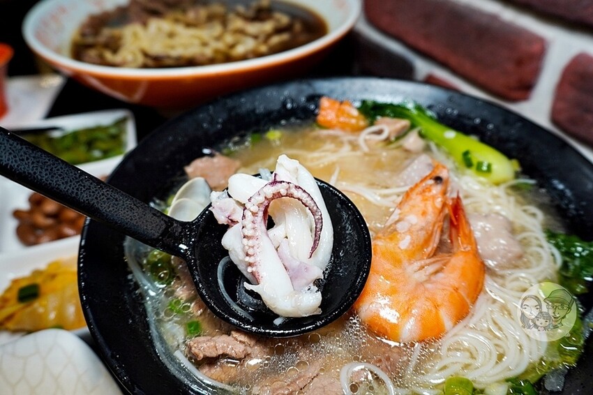 金門縣金城鎮金門必吃|良金牧場-和牛、酒糟牛一碗牛肉麵通通吃得到,熱湯現沖軟嫩好滋味,套餐還有霜淇淋爽爽吃