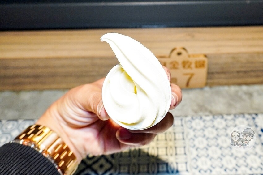 金門縣金城鎮金門必吃|良金牧場-和牛、酒糟牛一碗牛肉麵通通吃得到,熱湯現沖軟嫩好滋味,套餐還有霜淇淋爽爽吃