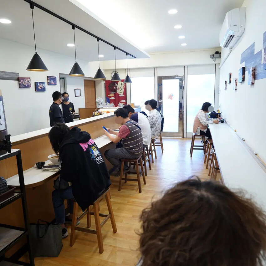 台南拉麵控看過來～超豐盛特盛豚骨拉麵、地獄麻辣叉燒乾拌麵，鶴