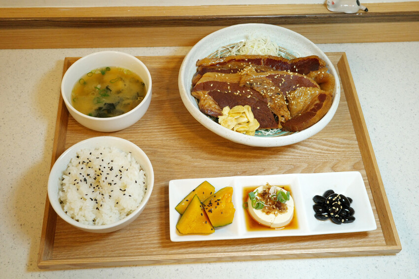 台南美食推薦│鶴昇町拉麵新驚喜│集點免費吃拉麵│新品老奶奶午