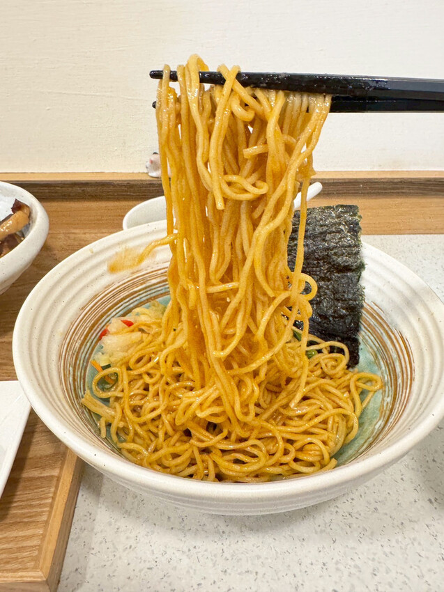 台南美食推薦│鶴昇町拉麵新驚喜│集點免費吃拉麵│新品老奶奶午