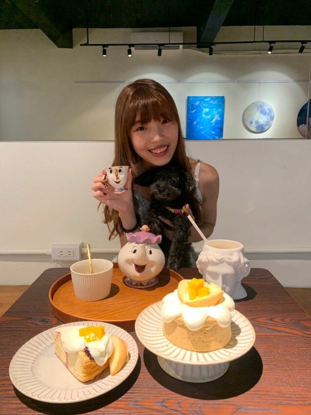 【淡水】寵物友善咖啡廳｜暇俵咖啡 超可愛茶壺太太搭配水果戚風 復古文藝咖啡廳 是畫室也是咖啡店！