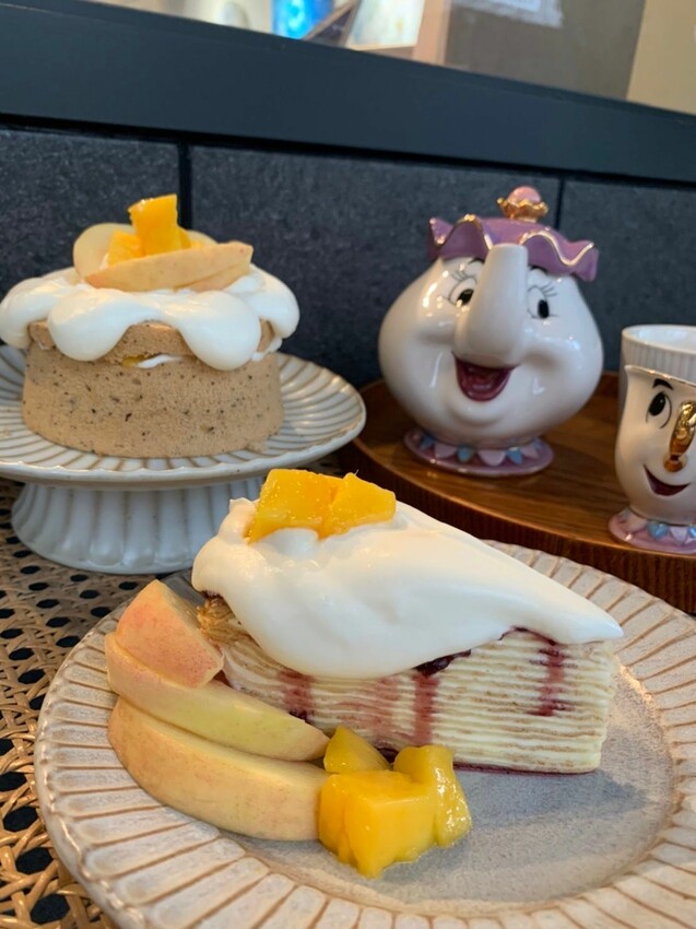 【淡水】寵物友善咖啡廳｜暇俵咖啡 超可愛茶壺太太搭配水果戚風 復古文藝咖啡廳 是畫室也是咖啡店！