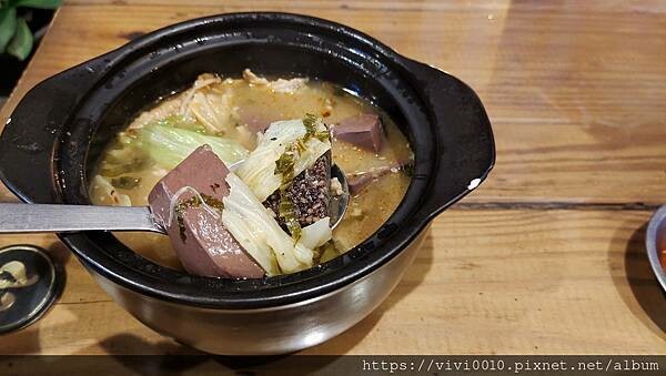 花蓮.吉安-老店家臭豆腐當地最好吃的碳烤臭豆腐，沒有開在市區客人卻還是絡繹不絕的秘密美食!