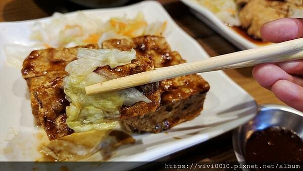 花蓮.吉安-老店家臭豆腐當地最好吃的碳烤臭豆腐，沒有開在市區客人卻還是絡繹不絕的秘密美食!