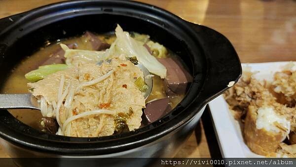 花蓮.吉安-老店家臭豆腐當地最好吃的碳烤臭豆腐，沒有開在市區客人卻還是絡繹不絕的秘密美食!