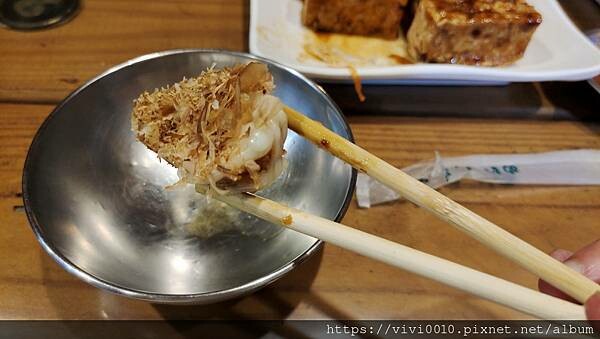 花蓮.吉安-老店家臭豆腐當地最好吃的碳烤臭豆腐，沒有開在市區客人卻還是絡繹不絕的秘密美食!