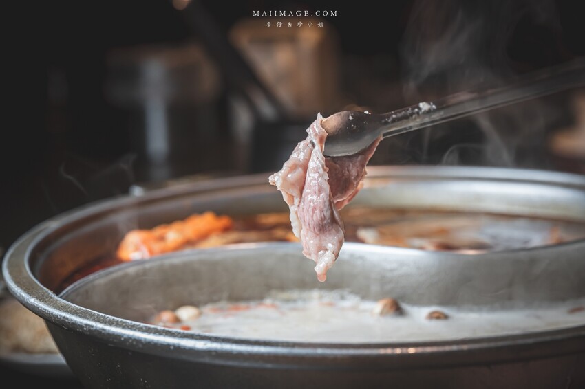 【三重美食】崔記麻辣鴛鴦|原來就是之前的三重齊味麻辣鍋,滑嫩像布丁的鴨血老饕必點,內行都外帶回家大包