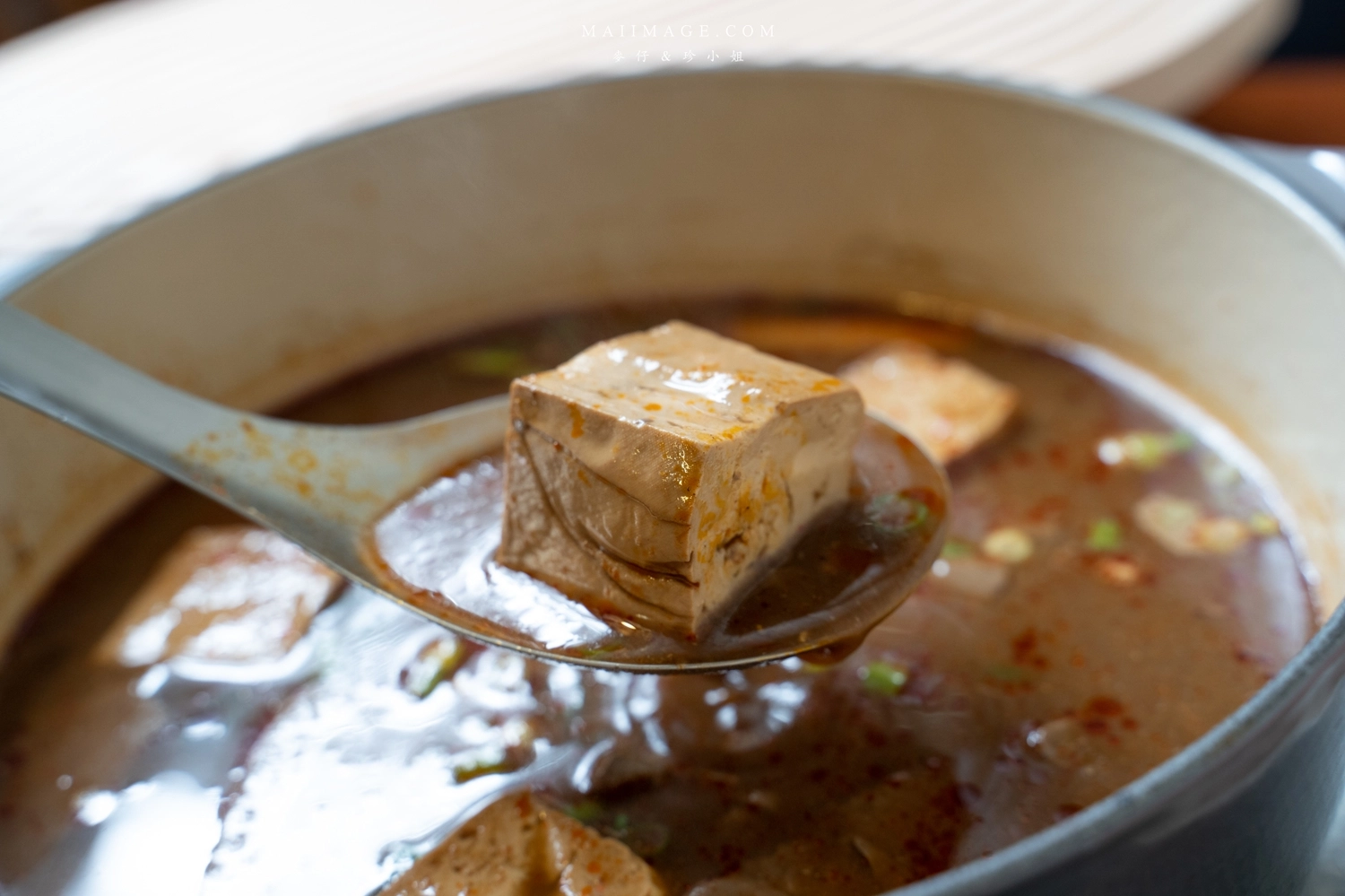 【三重美食】崔記麻辣鴛鴦｜原來就是之前的三重齊味麻辣鍋，滑嫩像布丁的鴨血老饕必點，內行都外帶回家大包