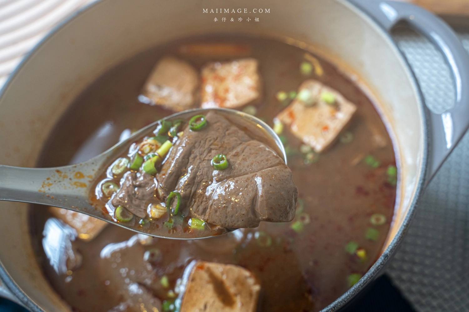 【三重美食】崔記麻辣鴛鴦｜原來就是之前的三重齊味麻辣鍋，滑嫩像布丁的鴨血老饕必點，內行都外帶回家大包