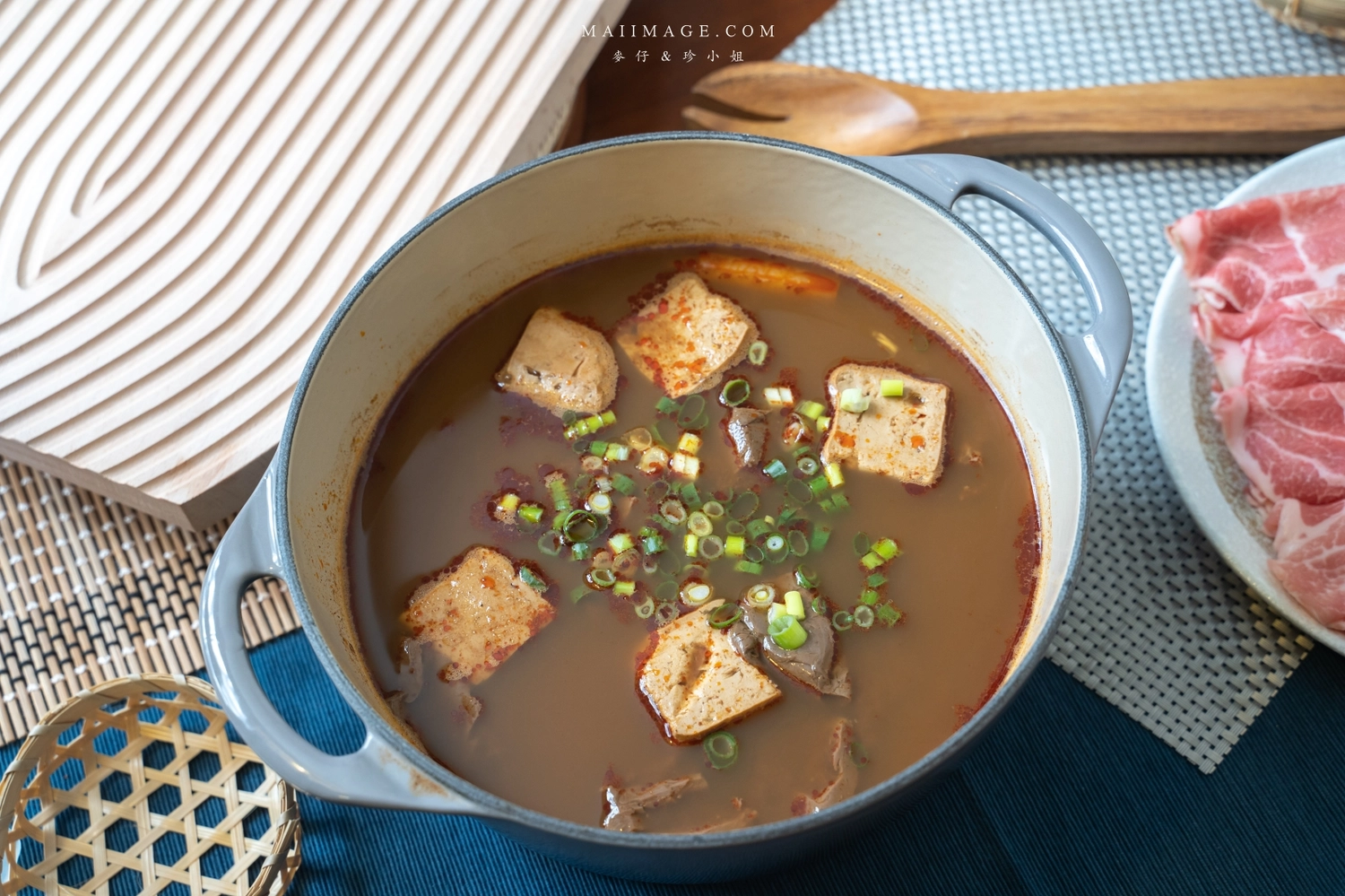 【三重美食】崔記麻辣鴛鴦｜原來就是之前的三重齊味麻辣鍋，滑嫩像布丁的鴨血老饕必點，內行都外帶回家大包