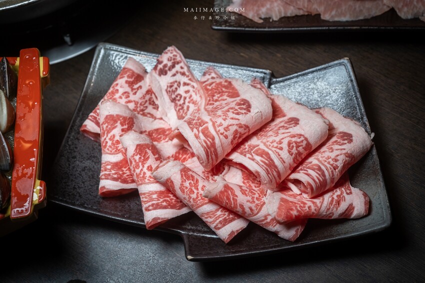 【三重美食】崔記麻辣鴛鴦|原來就是之前的三重齊味麻辣鍋,滑嫩像布丁的鴨血老饕必點,內行都外帶回家大包