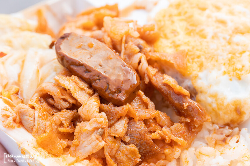 60元的韓式烤肉飯，滿滿的肉肉與蛋白質，比便當還要便宜很多～