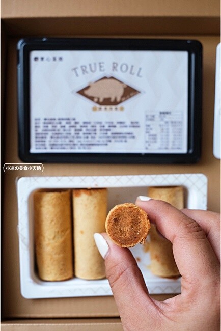 台中超狂爆餡蛋捲伴手禮║有魔性的蛋捲創下月銷10萬捲紀錄!!滿滿的內餡誰能抵擋,四種口味一次滿足,完封零食控的心!