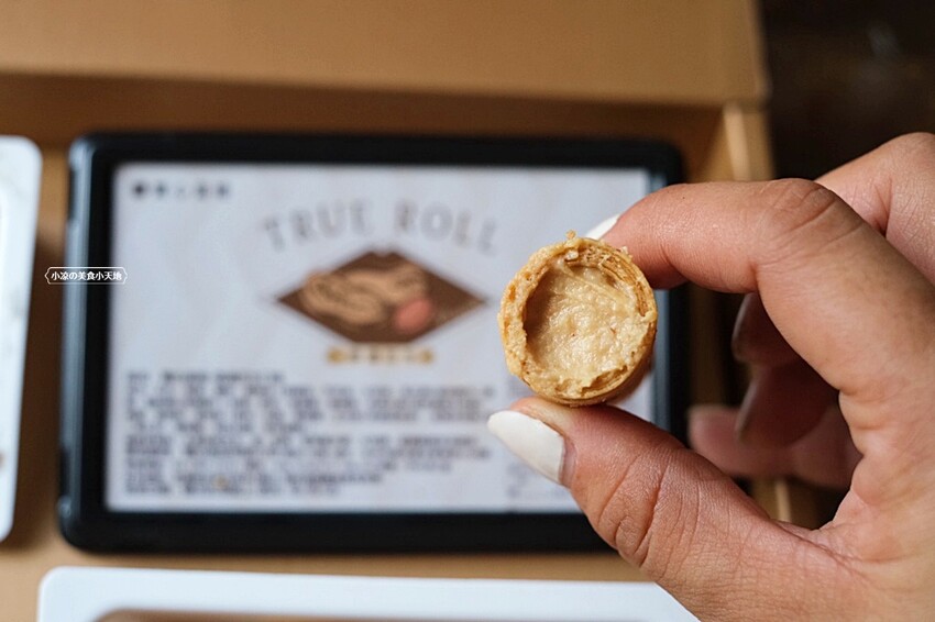 台中超狂爆餡蛋捲伴手禮║有魔性的蛋捲創下月銷10萬捲紀錄!!滿滿的內餡誰能抵擋,四種口味一次滿足,完封零食控的心!