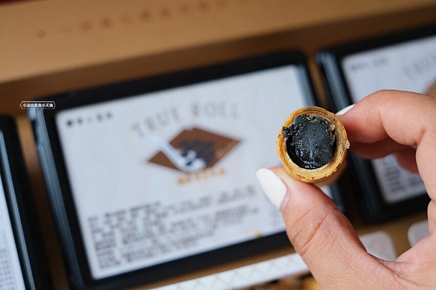 台中超狂爆餡蛋捲伴手禮║有魔性的蛋捲創下月銷10萬捲紀錄!!滿滿的內餡誰能抵擋,四種口味一次滿足,完封零食控的心!