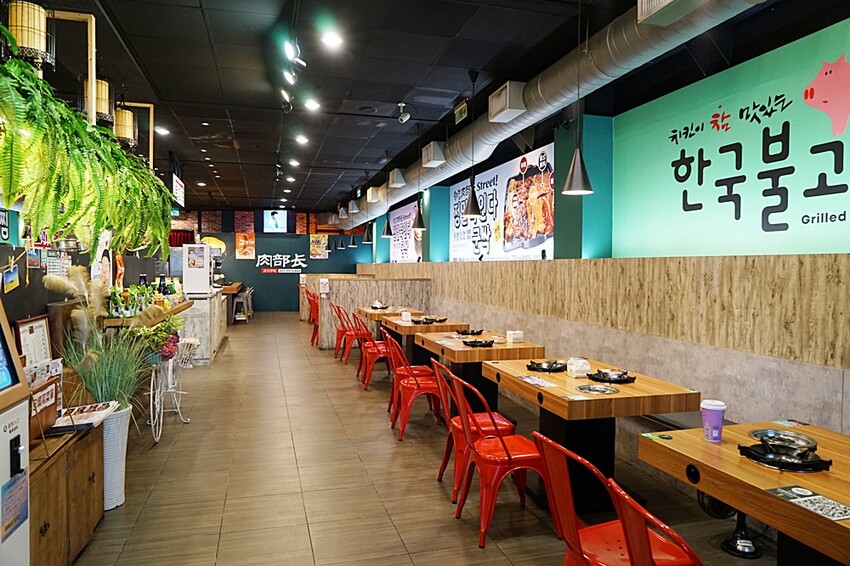 瘋狂牽絲！你來挑戰嗎？台中平價烤肉鍋物推新品！金磚起司部隊鍋、馬鈴薯豬骨湯，一個人來也可以吃道地韓餐！