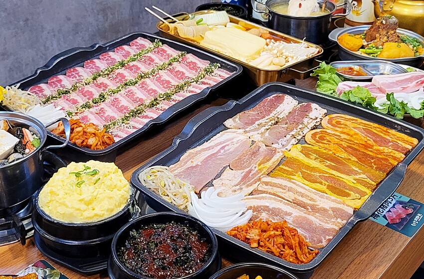 瘋狂牽絲！你來挑戰嗎？台中平價烤肉鍋物推新品！金磚起司部隊鍋、馬鈴薯豬骨湯，一個人來也可以吃道地韓餐！
