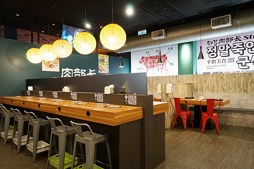 瘋狂牽絲！你來挑戰嗎？台中平價烤肉鍋物推新品！金磚起司部隊鍋、馬鈴薯豬骨湯，一個人來也可以吃道地韓餐！