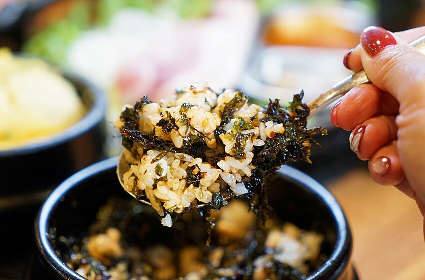 瘋狂牽絲！你來挑戰嗎？台中平價烤肉鍋物推新品！金磚起司部隊鍋、馬鈴薯豬骨湯，一個人來也可以吃道地韓餐！