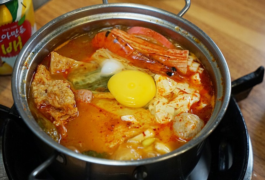 瘋狂牽絲！你來挑戰嗎？台中平價烤肉鍋物推新品！金磚起司部隊鍋、馬鈴薯豬骨湯，一個人來也可以吃道地韓餐！