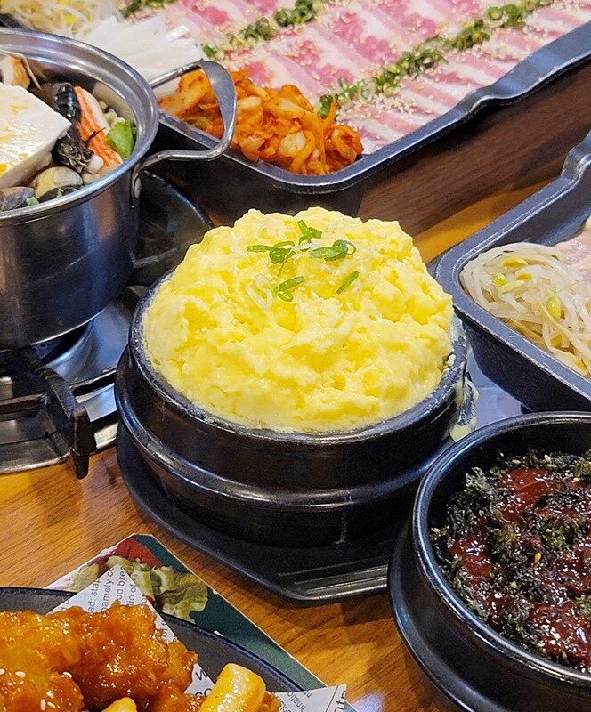 瘋狂牽絲！你來挑戰嗎？台中平價烤肉鍋物推新品！金磚起司部隊鍋、馬鈴薯豬骨湯，一個人來也可以吃道地韓餐！