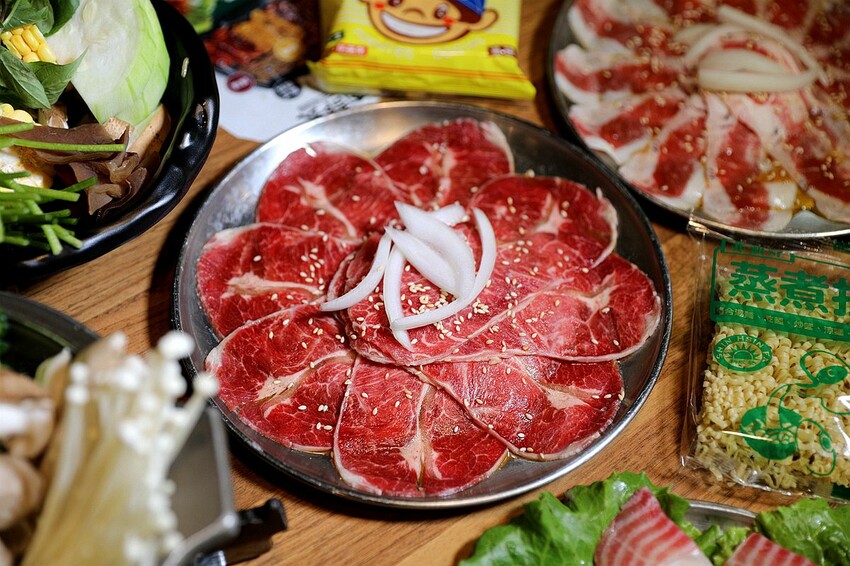 台中市南區CP值爆表！鮮蔬鍋料自助百匯吃到飽 只要250元起｜肉部長韓式平價烤肉鍋物-高工店(台中南區)