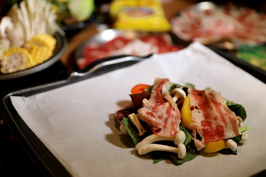 台中市南區CP值爆表！鮮蔬鍋料自助百匯吃到飽 只要250元起｜肉部長韓式平價烤肉鍋物-高工店(台中南區)