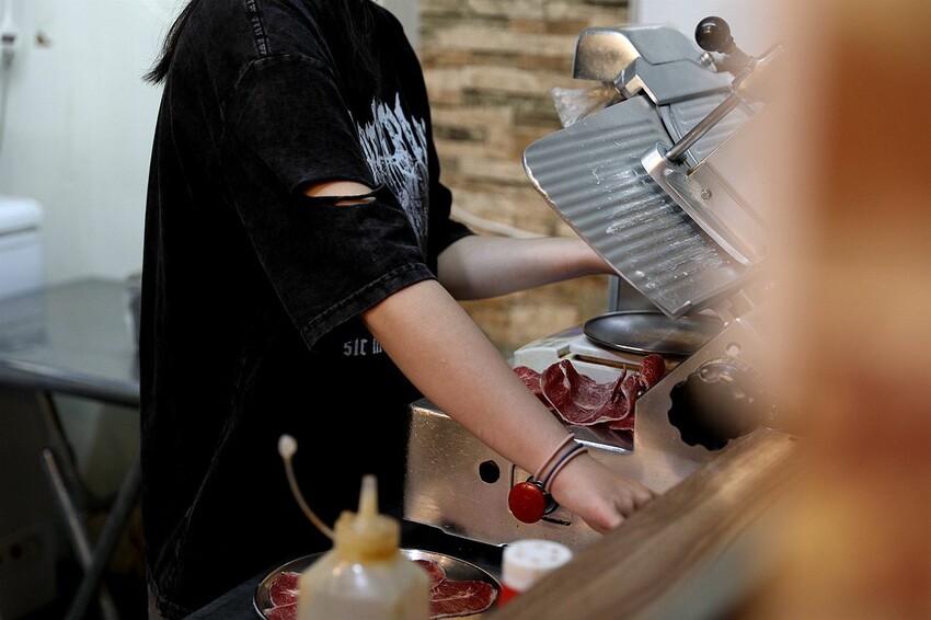 台中市南區CP值爆表！鮮蔬鍋料自助百匯吃到飽 只要250元起｜肉部長韓式平價烤肉鍋物-高工店(台中南區)