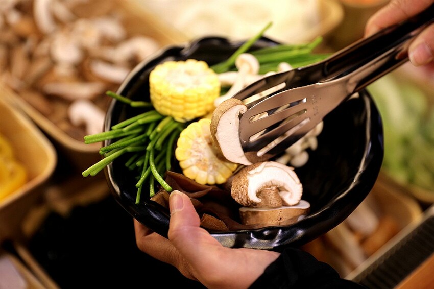 台中市南區CP值爆表！鮮蔬鍋料自助百匯吃到飽 只要250元起｜肉部長韓式平價烤肉鍋物-高工店(台中南區)