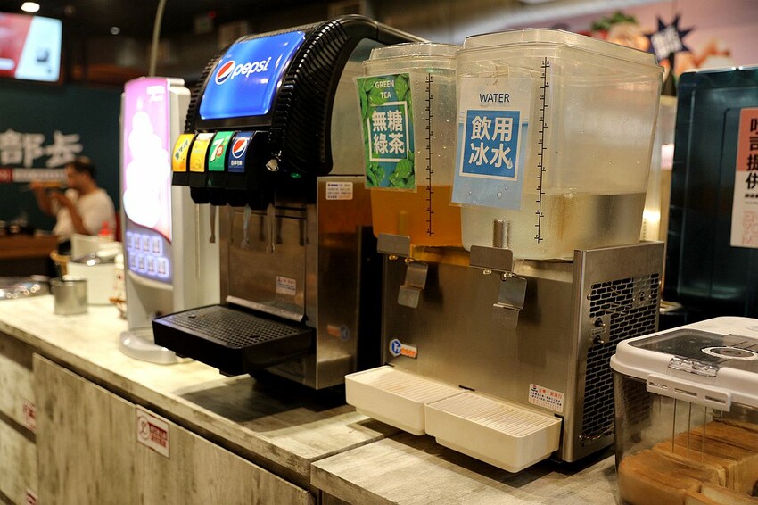 台中市南區CP值爆表！鮮蔬鍋料自助百匯吃到飽 只要250元起｜肉部長韓式平價烤肉鍋物-高工店(台中南區)