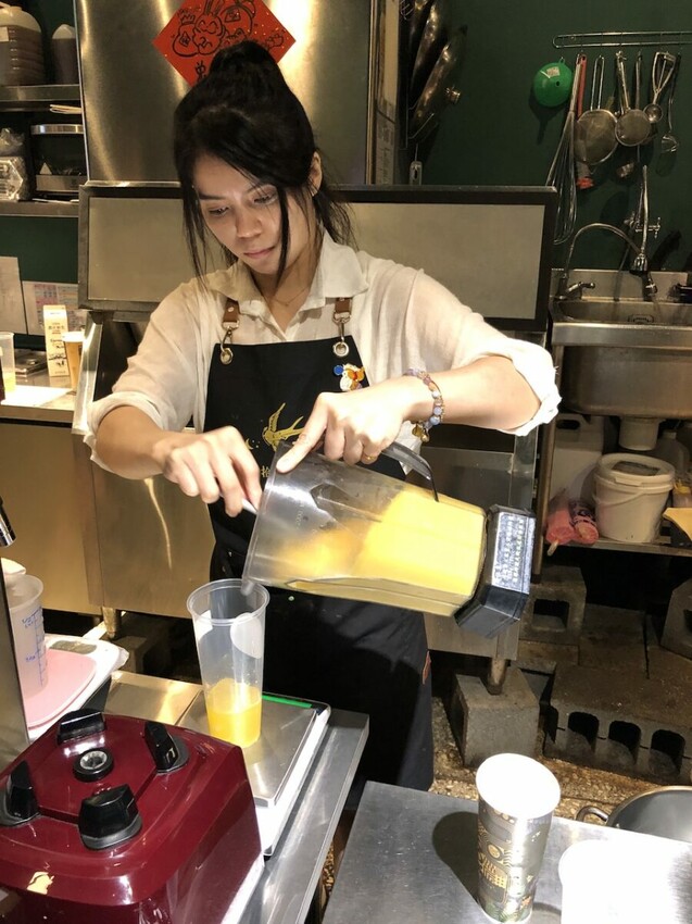 拾年茶事萬華西門店/夏日推薦/夏日系列飲品/山茶花觀音(拿鐵)/白雪芒芒/愛文好Q/台北飲品/西門町飲料店推薦