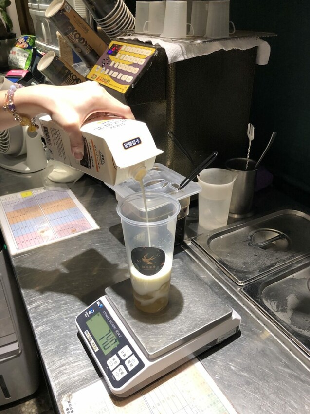 拾年茶事萬華西門店/夏日推薦/夏日系列飲品/山茶花觀音(拿鐵)/白雪芒芒/愛文好Q/台北飲品/西門町飲料店推薦