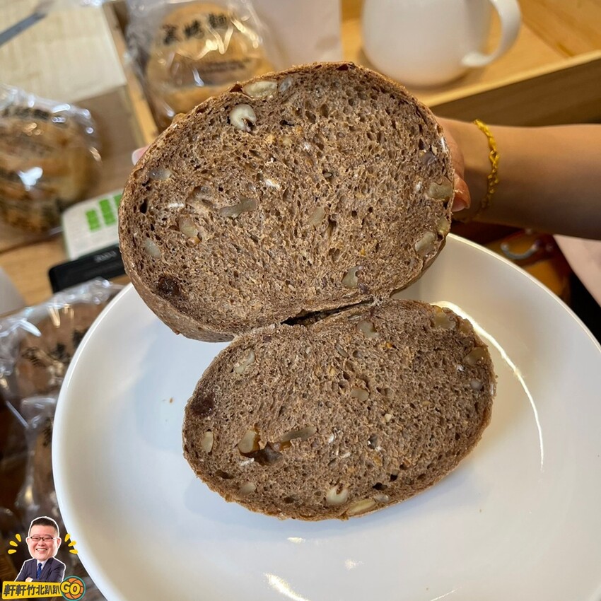 主打無蛋.無奶.無油.少油.少鹽 專業窯烤的健康麵包