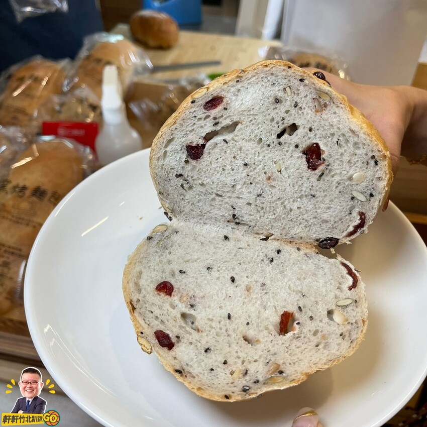 主打無蛋.無奶.無油.少油.少鹽 專業窯烤的健康麵包