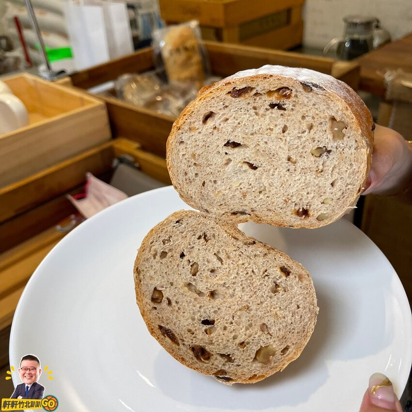 主打無蛋.無奶.無油.少油.少鹽 專業窯烤的健康麵包