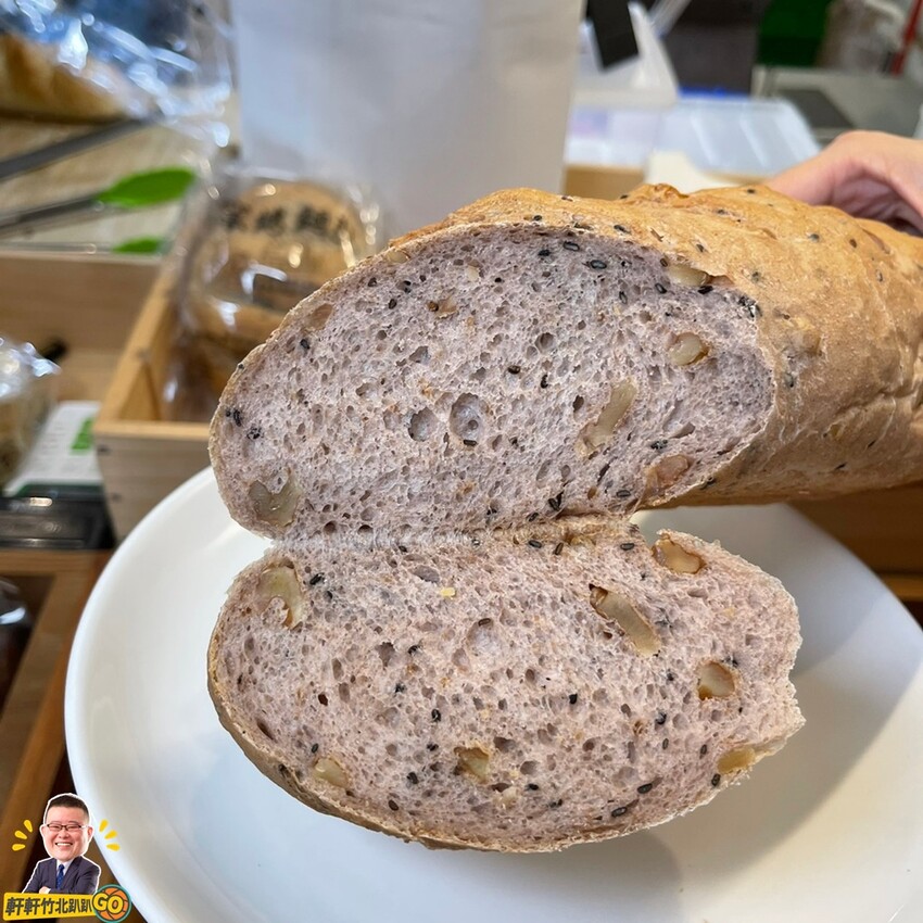主打無蛋.無奶.無油.少油.少鹽 專業窯烤的健康麵包