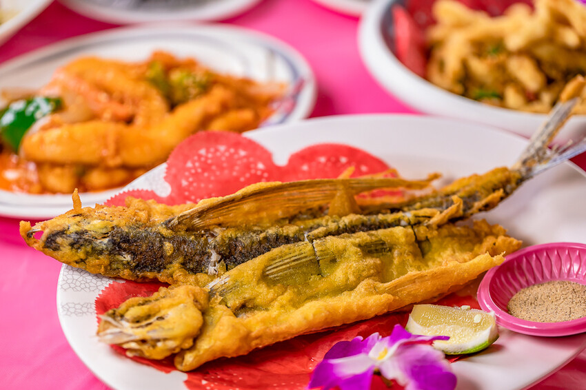 墾丁美食 – 亞發師海產 x 回訪N次的超高CP值海產餐廳 無敵海景漁港餐廳 一片5元的新鮮生魚片 平價熱炒高級