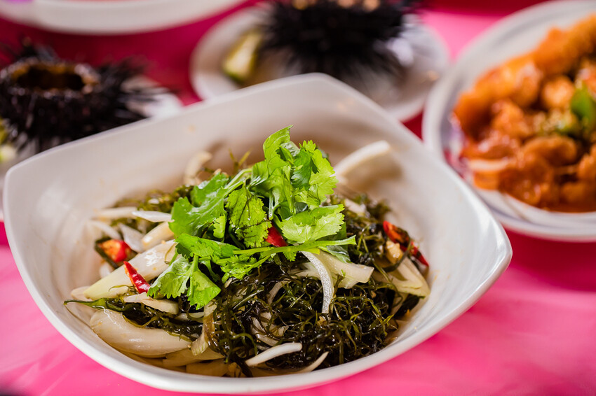 墾丁美食 – 亞發師海產 x 回訪N次的超高CP值海產餐廳 無敵海景漁港餐廳 一片5元的新鮮生魚片 平價熱炒高級