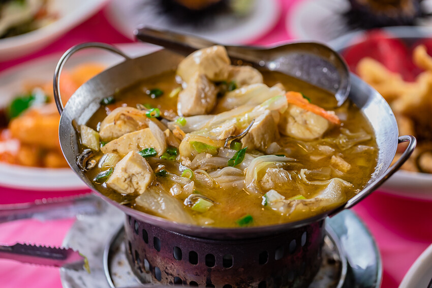 墾丁美食 – 亞發師海產 x 回訪N次的超高CP值海產餐廳 無敵海景漁港餐廳 一片5元的新鮮生魚片 平價熱炒高級