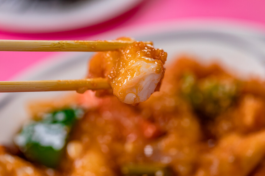 墾丁美食 – 亞發師海產 x 回訪N次的超高CP值海產餐廳 無敵海景漁港餐廳 一片5元的新鮮生魚片 平價熱炒高級